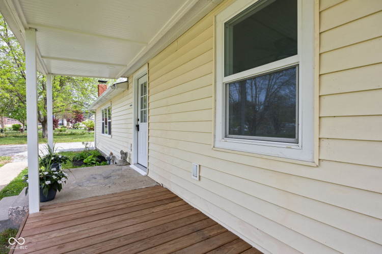 Listing Image 4