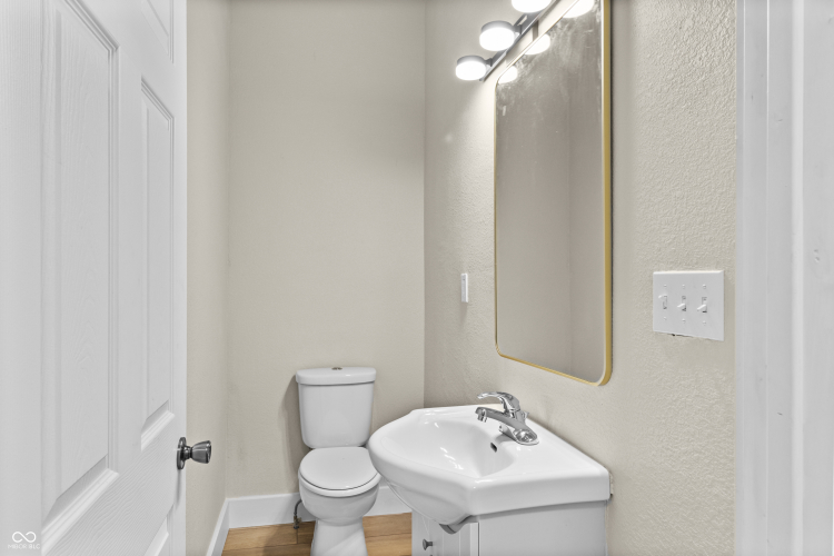 Listing Image 19