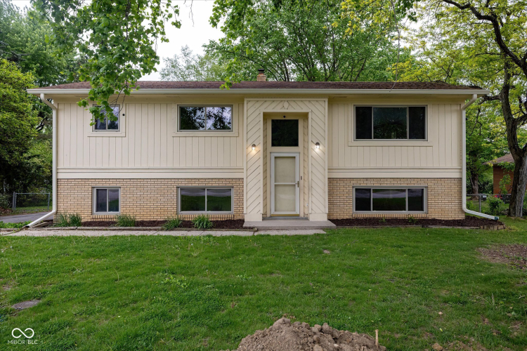 8203 Laura Lynne Lane Indianapolis, IN 46217