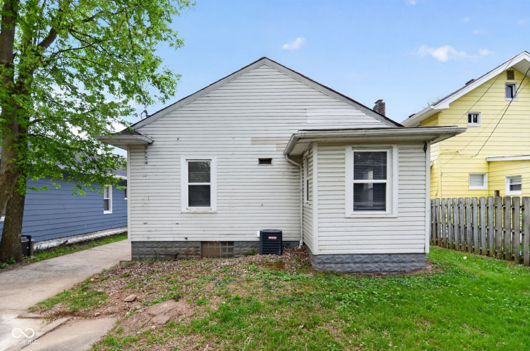 Listing Image 4
