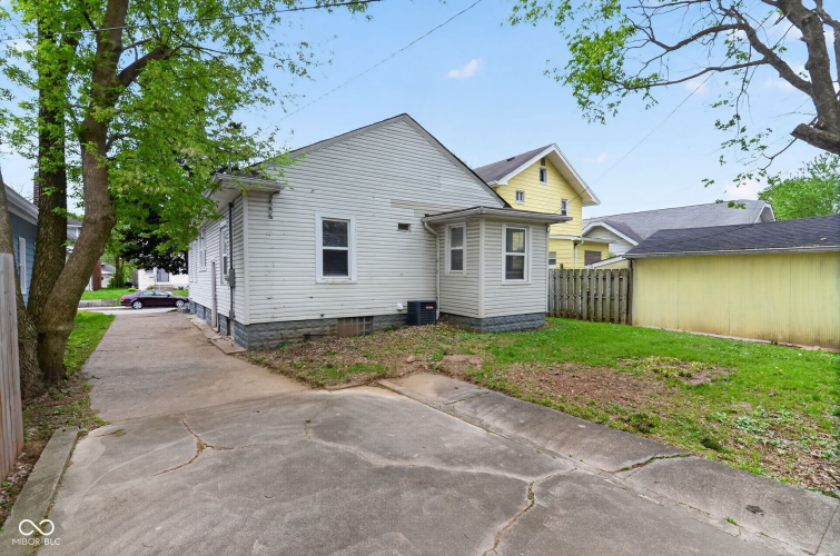 Listing Image 5