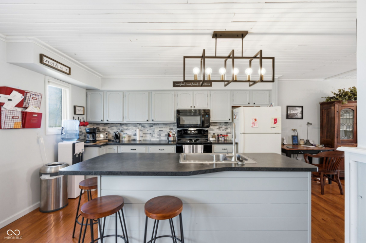 Listing Image 13