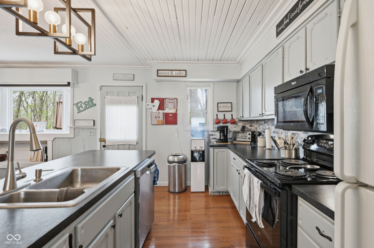 Listing Image 14