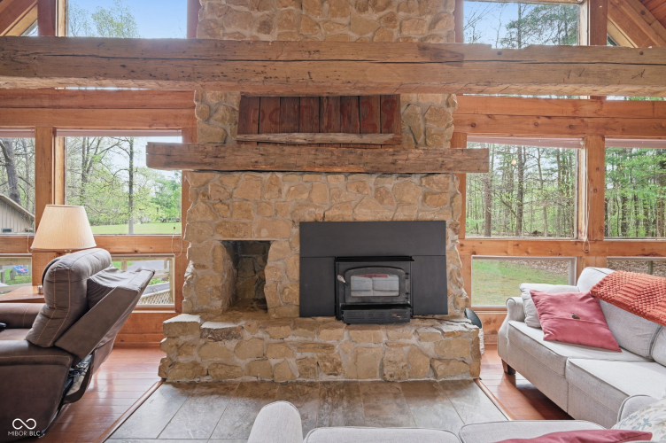 Listing Image 8