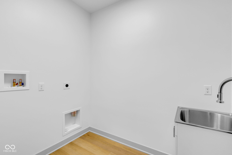 Listing Image 52