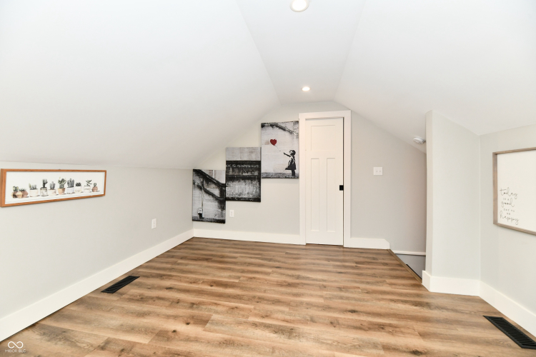 Listing Image 37