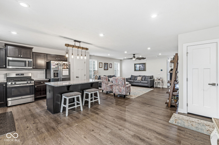 Listing Image 8