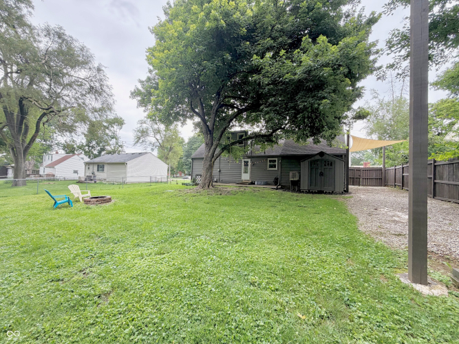 Listing Image 4