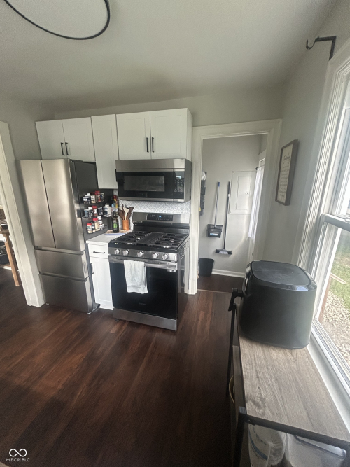 Listing Image 7