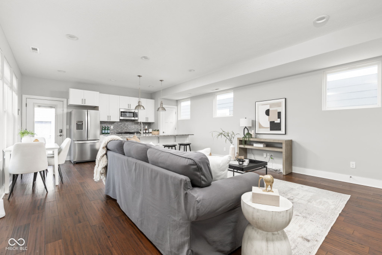 Listing Image 9