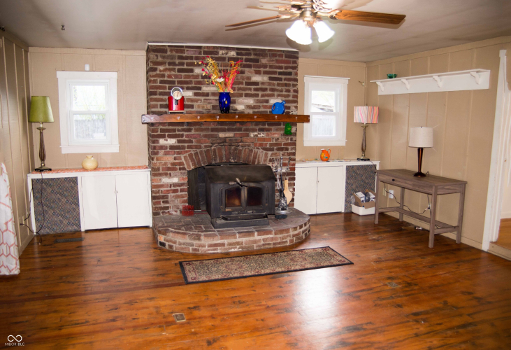 Listing Image 8