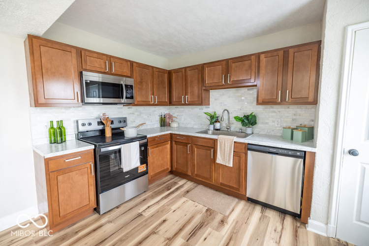 Listing Image 12