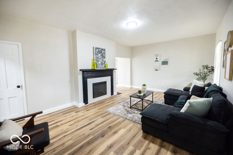 Listing Image 5