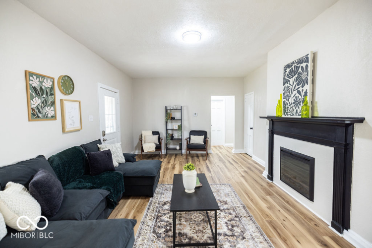 Listing Image 6
