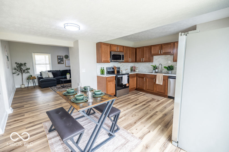 Listing Image 8