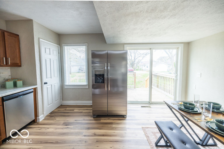 Listing Image 10