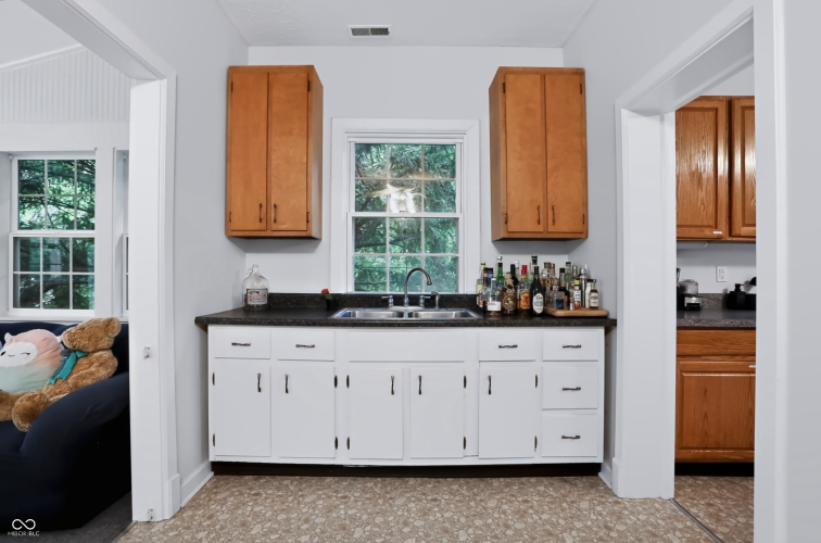Listing Image 18