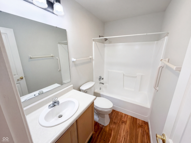 Listing Image 20
