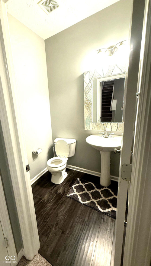 Listing Image 12