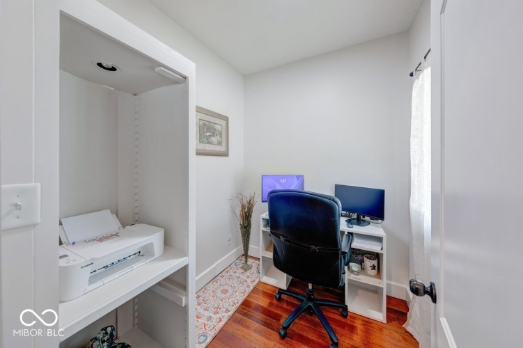 Listing Image 8