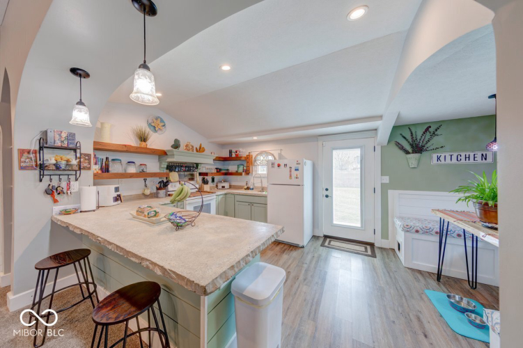 Listing Image 10