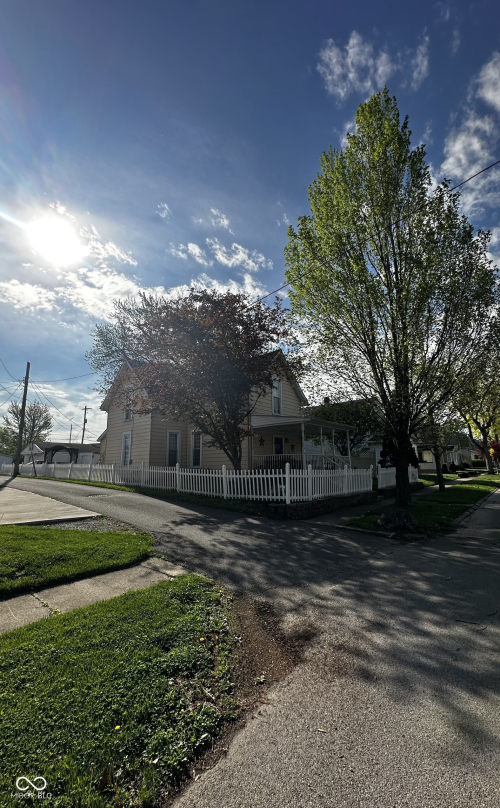 Listing Image 4
