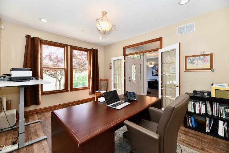 Listing Image 10
