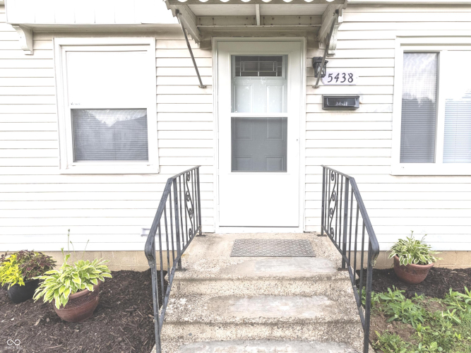 Listing Image 4