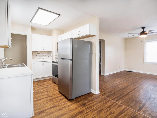 Listing Image 6