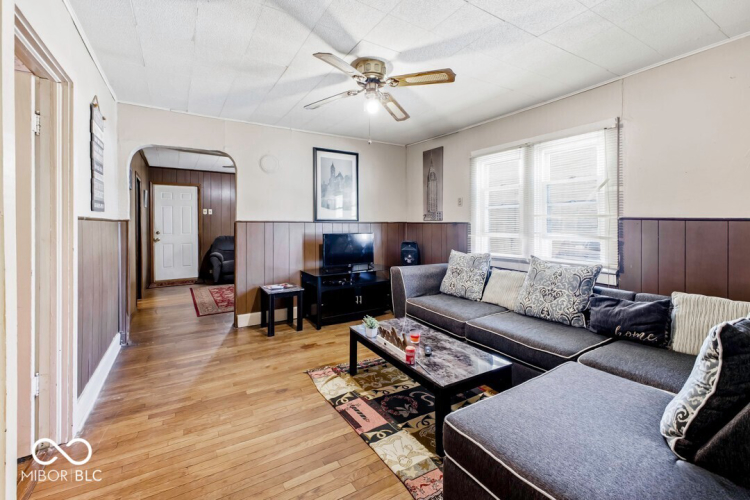 Listing Image 8