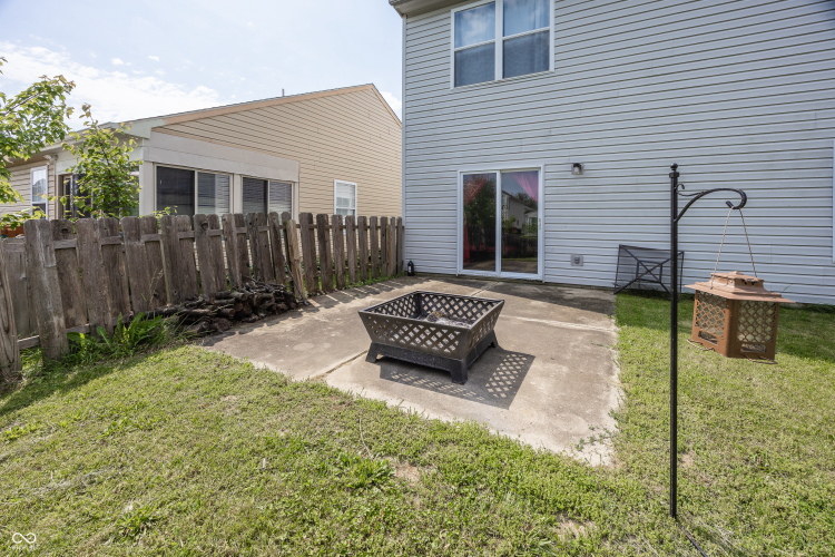 Listing Image 4