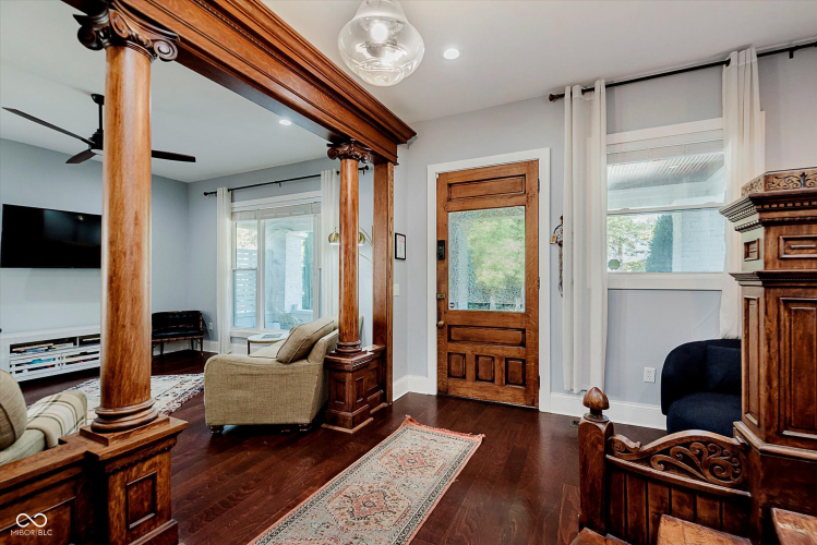 Listing Image 3