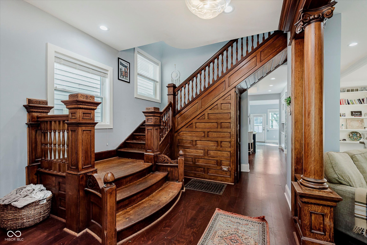 Listing Image 4