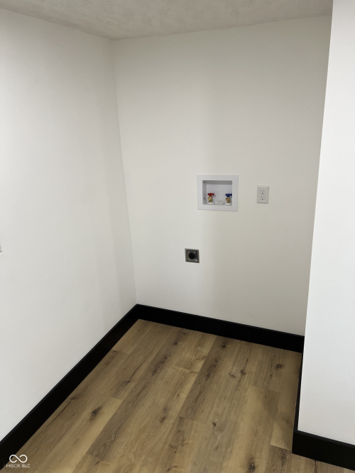 Listing Image 64