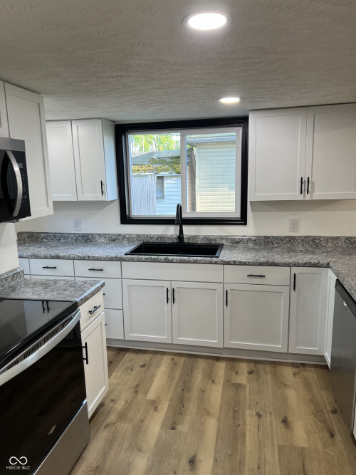 Listing Image 82