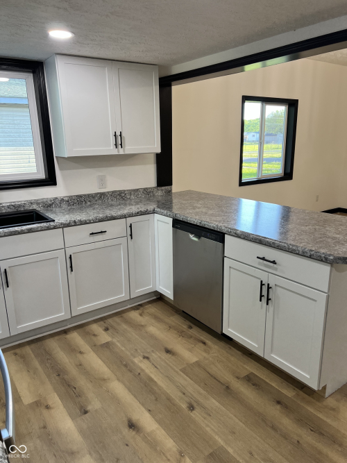 Listing Image 84