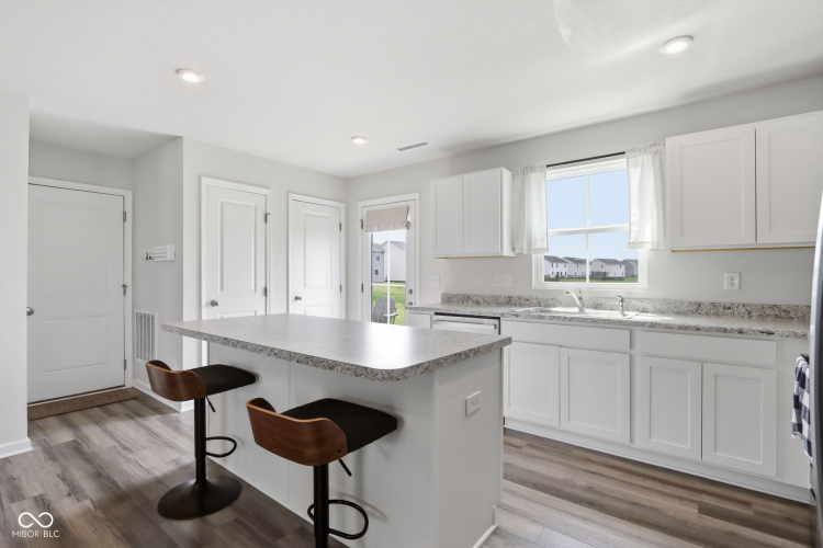 Listing Image 16