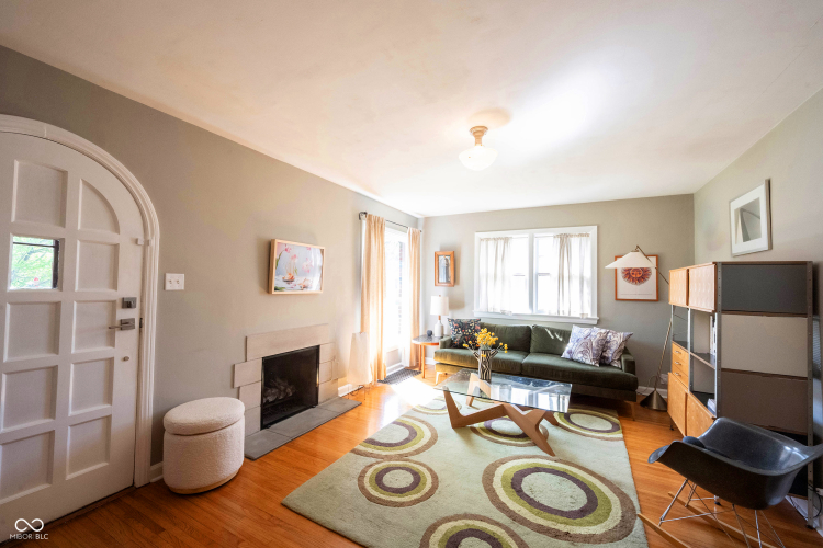 Listing Image 3