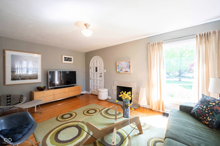 Listing Image 5