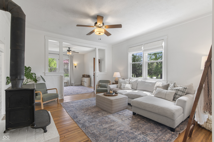 Listing Image 12