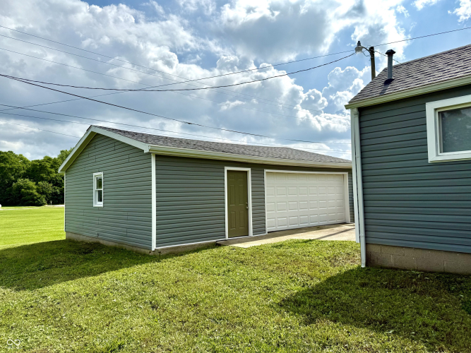 Listing Image 4