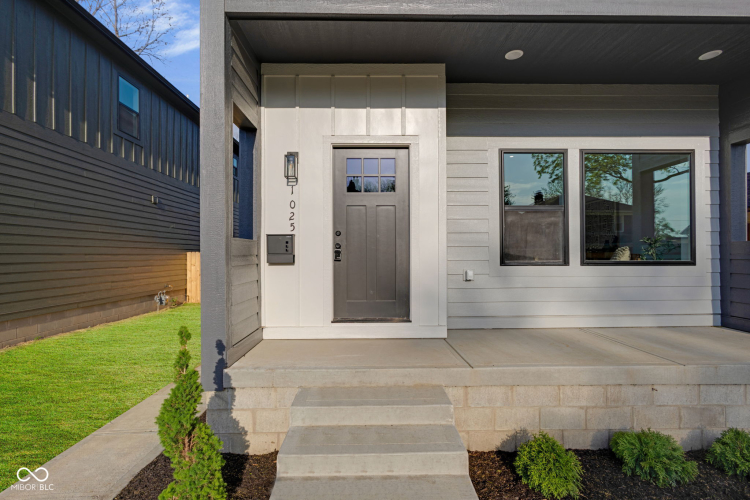 Listing Image 4
