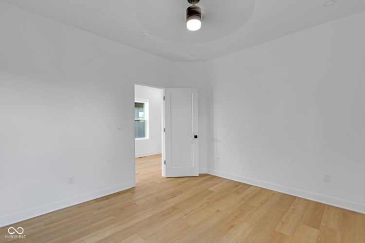 Listing Image 52