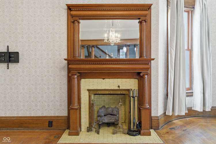 Listing Image 11