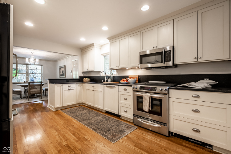 Listing Image 11