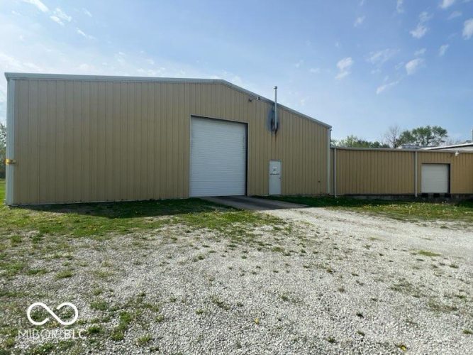 Listing Image 4