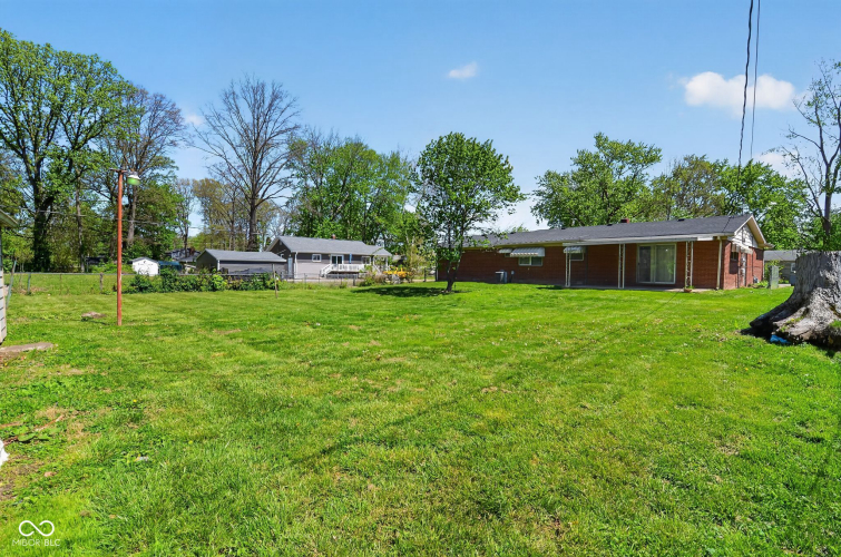 Listing Image 4