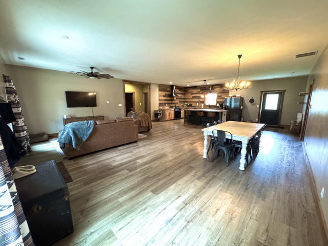 Listing Image 64