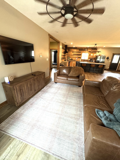 Listing Image 76
