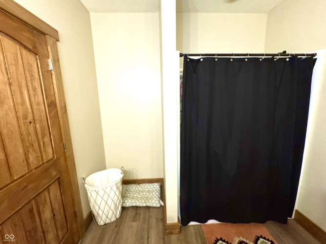 Listing Image 100